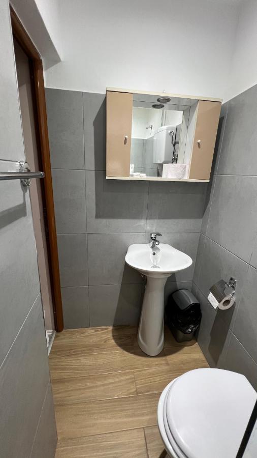 Hotel Fole Berat Esterno foto